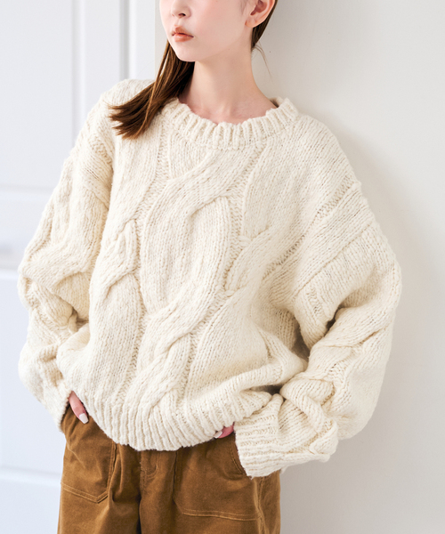 U by SPICK&SPAN(ユーバイスピックアンドスパン)の「ケーブルニット(ニット/セーター・レディース・ベージュ/White/レッド・FREE)」の1枚目の写真