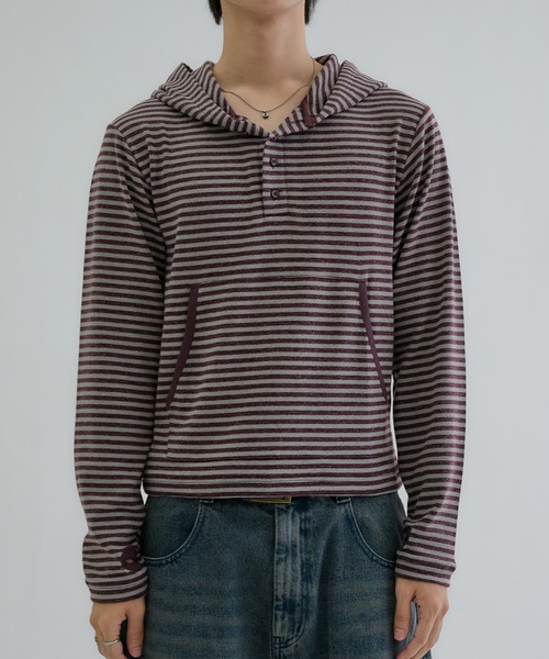 EPNK(イーピーエヌケー)の「Brushed Border Henley Hoodie / ブラッシュドボーダーヘンリーフーディ(パーカー・メンズ・ネイビー/ブラック/ボルドー/グレー・SMALL/LARGE/MEDIUM)」の4枚目の写真
