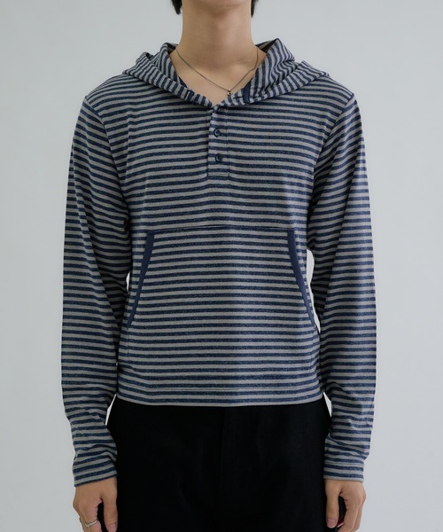 EPNK(イーピーエヌケー)の「Brushed Border Henley Hoodie / ブラッシュドボーダーヘンリーフーディ(パーカー・メンズ・ネイビー/ブラック/ボルドー/グレー・SMALL/LARGE/MEDIUM)」の3枚目の写真