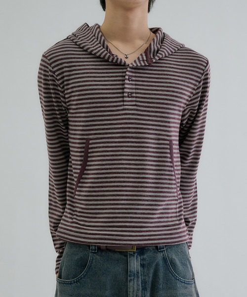 EPNK(イーピーエヌケー)の「Brushed Border Henley Hoodie / ブラッシュドボーダーヘンリーフーディ(パーカー・メンズ・ネイビー/ブラック/ボルドー/グレー・SMALL/LARGE/MEDIUM)」の5枚目の写真
