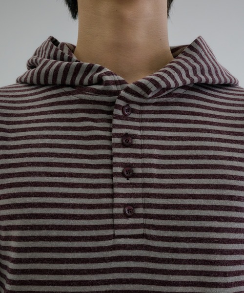 EPNK(イーピーエヌケー)の「Brushed Border Henley Hoodie / ブラッシュドボーダーヘンリーフーディ(パーカー・メンズ・ネイビー/ブラック/ボルドー/グレー・SMALL/LARGE/MEDIUM)」の20枚目の写真