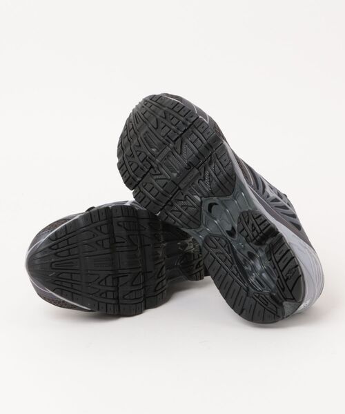 ADAM ET ROPE'(アダムエロペ)の「NIKE エアマックスインビガーミッド(スニーカー・メンズ・ブラック・27.5cm/28.0cm/28.5cm/26.0cm/26.5cm/27.0cm)」の3枚目の写真