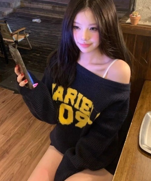 SHEENA(シーナ)の「オフショルダーロゴニットプルオーバー(ニット/セーター・レディース・グレー/ネイビー・M)」の18枚目の写真