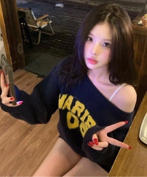 SHEENA(シーナ)の「オフショルダーロゴニットプルオーバー(ニット/セーター・レディース・グレー/ネイビー・M)」の19枚目の写真