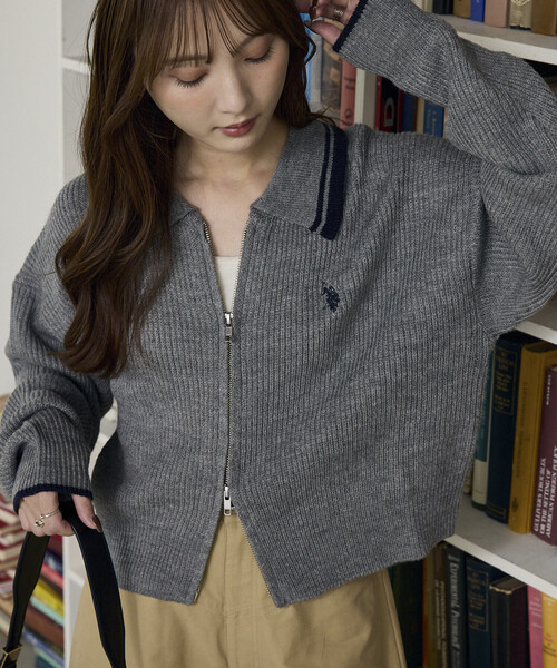 U.S. POLO ASSN.(ユーエスポロアッスン)の「U.S. POLO ASSN. × PUBLUX/ユーエスポロアッスン 別注 襟ライン入り ドライバーズニット 限定展開(カーディガン/ボレロ・レディース・グレー/ブラウン/ブラック/ネイビー/ベージュ・フリ-)」の3枚目の写真