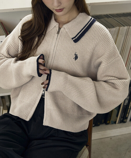 U.S. POLO ASSN.(ユーエスポロアッスン)の「U.S. POLO ASSN. × PUBLUX/ユーエスポロアッスン 別注 襟ライン入り ドライバーズニット 限定展開(カーディガン/ボレロ・レディース・グレー/ブラウン/ブラック/ネイビー/ベージュ・フリ-)」の6枚目の写真