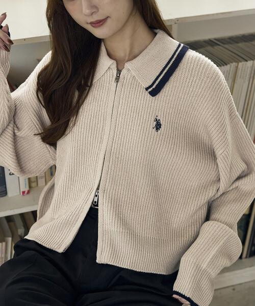 U.S. POLO ASSN.(ユーエスポロアッスン)の「U.S. POLO ASSN. × PUBLUX/ユーエスポロアッスン 別注 襟ライン入り ドライバーズニット 限定展開(カーディガン/ボレロ・レディース・グレー/ブラウン/ブラック/ネイビー/ベージュ・フリ-)」の8枚目の写真