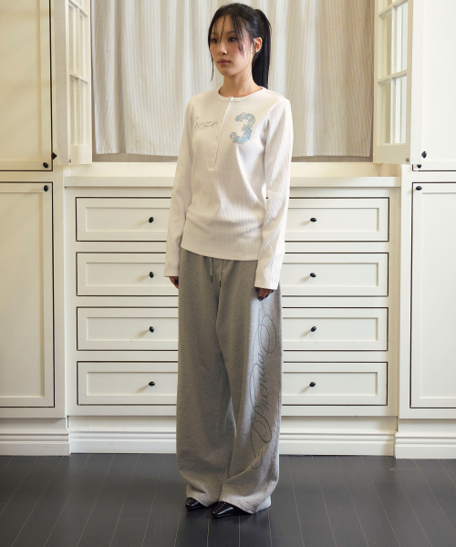 PRENDA（プレンダ）の「NUMBER 3 HENLEY LONG SLEEVE WHITE（Tシャツ/カットソー・レディース・その他・FREE）」の3枚目の写真