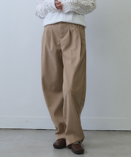 Clum（クルム）の「corduroy tuck wide pants / コーデュロイタックワイドパンツ（その他パンツ・レディース・ブラック/ベージュ/ブラウン・SMALL/MEDIUM/LARGE）」の3枚目の写真