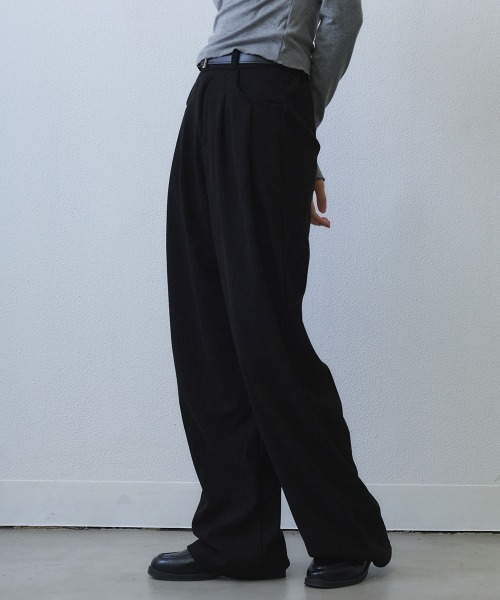 Clum（クルム）の「corduroy tuck wide pants / コーデュロイタックワイドパンツ（その他パンツ・レディース・ブラック/ベージュ/ブラウン・SMALL/MEDIUM/LARGE）」の5枚目の写真