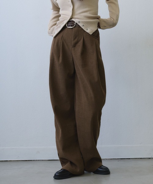 Clum（クルム）の「corduroy tuck wide pants / コーデュロイタックワイドパンツ（その他パンツ・レディース・ブラック/ベージュ/ブラウン・SMALL/MEDIUM/LARGE）」の12枚目の写真