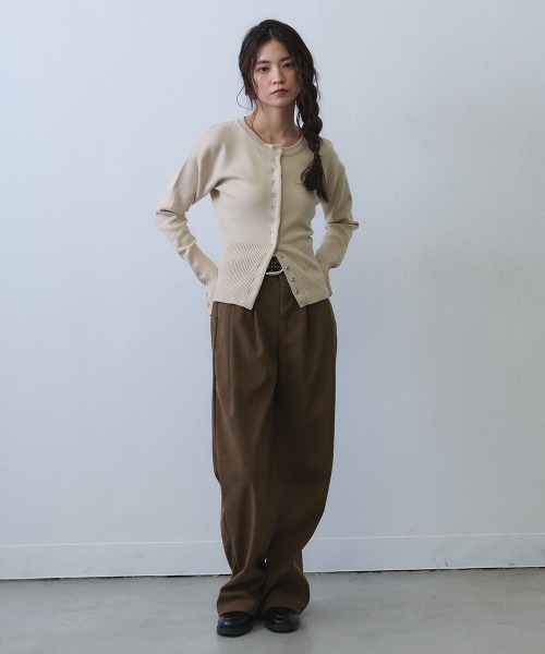 Clum（クルム）の「corduroy tuck wide pants / コーデュロイタックワイドパンツ（その他パンツ・レディース・ブラック/ベージュ/ブラウン・SMALL/MEDIUM/LARGE）」の17枚目の写真