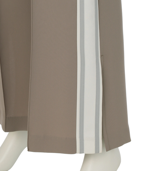 GUILD PRIME（ギルドプライム）の「【GUILD PRIME】WOMENS サイドスリットパンツ（その他パンツ・レディース・ベージュ/ブラック・36/34）」の10枚目の写真