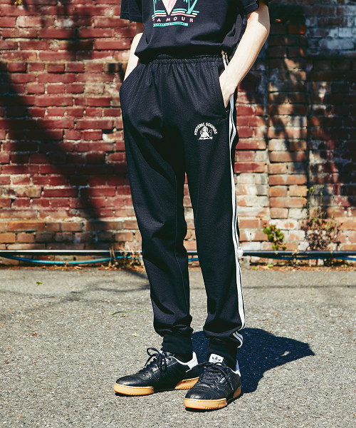 HYSTERIC GLAMOUR（ヒステリックグラマー）の「HYS SOUNDS プリント 2ライン裾リブイージーパンツ（その他パンツ・メンズ・ネイビー/ブラック・SMALL/MEDIUM/LARGE）」の3枚目の写真