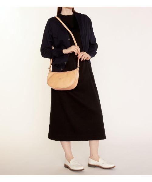 IL BISONTE（イルビゾンテ）の「IL BISONTE / ORIGINAL LEATHER / SHOULDER BAG（ショルダーバッグ・レディース・レッド/グレー/ダークブラウン/ブラック/グリーン/ナチュラル/ライトブラウン/レンガ/オレンジ/ホワイト/ネイビー/オリーブ・FREE）」の19枚目の写真