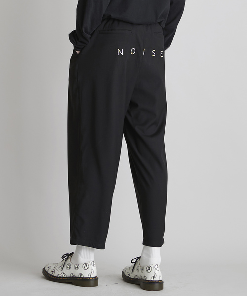 NOISE MAKER（ノイズメーカー）の「バックロゴ刺繍ワイドテーパードパンツ（その他パンツ・メンズ・ブラック/ネイビー/グレー・MEDIUM/LARGE）」の2枚目の写真