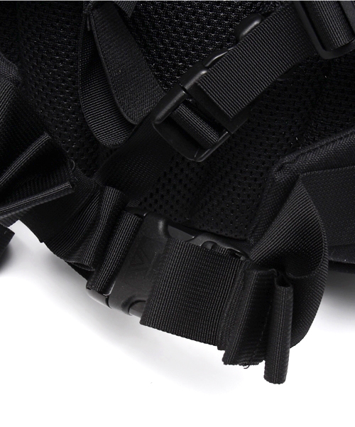 WHO'S WHO gallery（フーズフーギャラリー）の「【karrimor SF】 PREDATOR 30L（バックパック/リュック・メンズ・ブラック・FREE）」の6枚目の写真