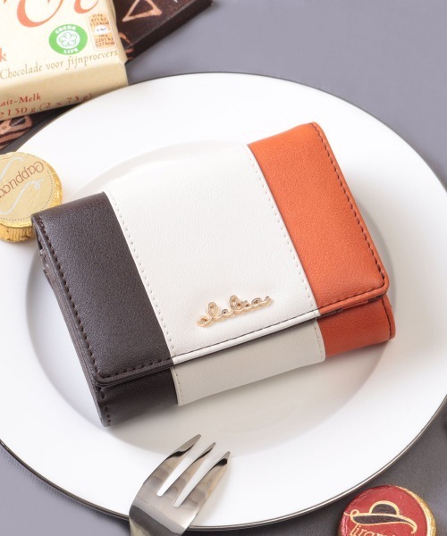 Clelia(クレリア)の「トリコロールカラー二つ折り財布(財布・レディース・ブルー系その他/ブルー系その他2/ピンク系その他/桜/パープル系その他/ふじ色系/グレー/オリーブ/ブラウン系その他/グリーン系その他/ブラウン系その他3/ブルー系その他3/グリーン×ピンク/ブラウン系その他2/ブルー系その他4/イエロー×グリーン/ピンク系その他2/ワインレッド/レッド系その他/イエロー系その他/グリーン系その他2/B/F/A/C/D/E・ONE SIZE)」の3枚目の写真