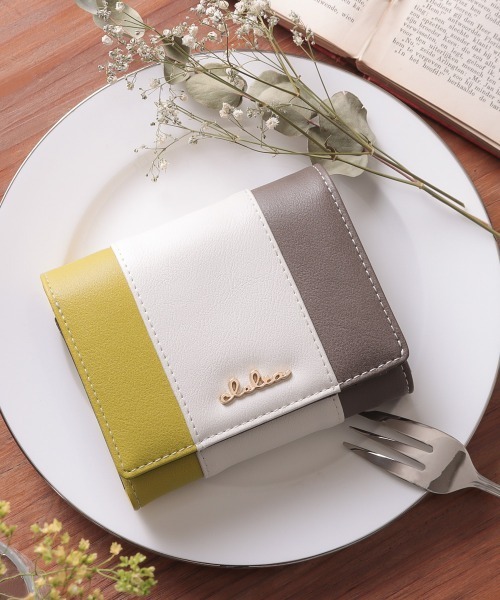 Clelia(クレリア)の「トリコロールカラー二つ折り財布(財布・レディース・ブルー系その他/ブルー系その他2/ピンク系その他/桜/パープル系その他/ふじ色系/グレー/オリーブ/ブラウン系その他/グリーン系その他/ブラウン系その他3/ブルー系その他3/グリーン×ピンク/ブラウン系その他2/ブルー系その他4/イエロー×グリーン/ピンク系その他2/ワインレッド/レッド系その他/イエロー系その他/グリーン系その他2/B/F/A/C/D/E・ONE SIZE)」の5枚目の写真