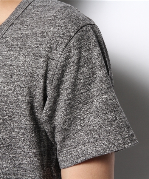 SHIPS（シップス）の「ENTRY SG: 『ROSARIO』 Uネック ポケットTシャツ（Tシャツ/カットソー・メンズ・オフホワイト/チャコールグレー/ダークグレー/ピンクゴールド/ライトブルー/ブラック/ピンク・MEDIUM/SMALL/LARGE/X-LARGE）」の9枚目の写真