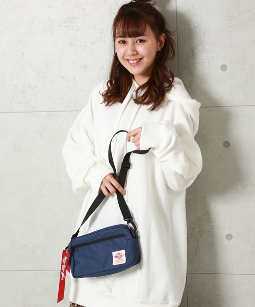 n'ee-ne（ネーネ）の「スクエアショルダーバック（ショルダーバッグ・レディース・ブラック/ネイビー/キャメル・FREE）」の2枚目の写真