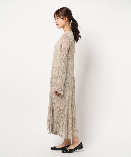 Cheek（チーク）の「ワッシャープリーツ花柄ワンピース（ワンピース・レディース・ホワイト/ブラック/ブルー・MEDIUM）」の4枚目の写真