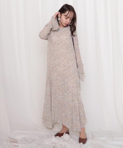 Cheek（チーク）の「ワッシャープリーツ花柄ワンピース（ワンピース・レディース・ホワイト/ブラック/ブルー・MEDIUM）」の2枚目の写真