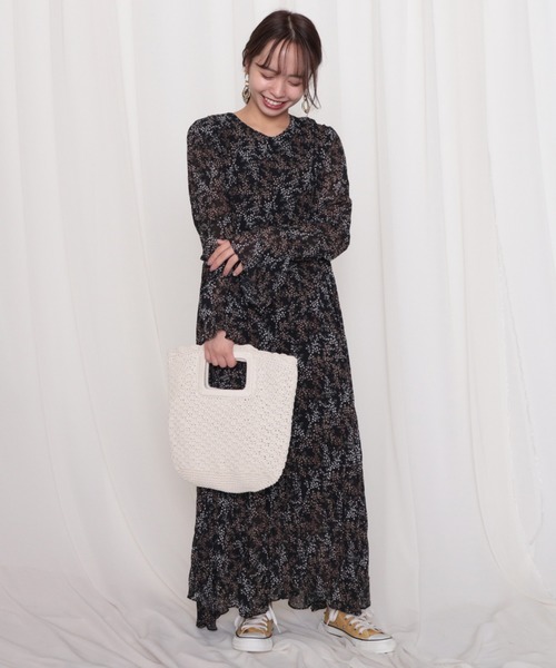 Cheek（チーク）の「ワッシャープリーツ花柄ワンピース（ワンピース・レディース・ホワイト/ブラック/ブルー・MEDIUM）」の3枚目の写真