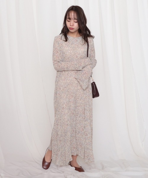 Cheek（チーク）の「ワッシャープリーツ花柄ワンピース（ワンピース・レディース・ホワイト/ブラック/ブルー・MEDIUM）」の6枚目の写真