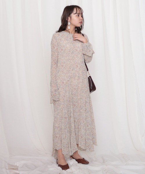 Cheek（チーク）の「ワッシャープリーツ花柄ワンピース（ワンピース・レディース・ホワイト/ブラック/ブルー・MEDIUM）」の7枚目の写真