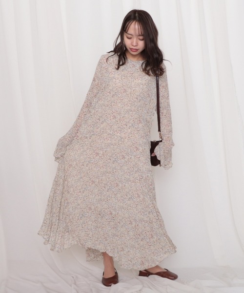 Cheek（チーク）の「ワッシャープリーツ花柄ワンピース（ワンピース・レディース・ホワイト/ブラック/ブルー・MEDIUM）」の8枚目の写真