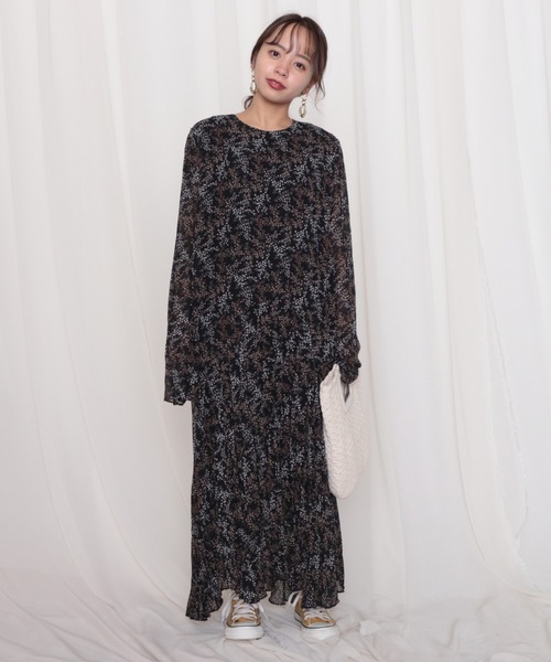 Cheek（チーク）の「ワッシャープリーツ花柄ワンピース（ワンピース・レディース・ホワイト/ブラック/ブルー・MEDIUM）」の11枚目の写真