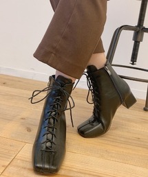 レースアップスクエアブーツ