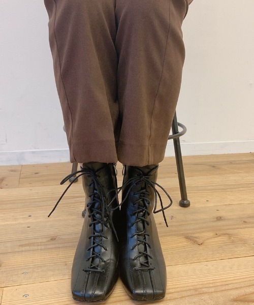 VANNIE U(ヴァニーユー)の「レースアップスクエアブーツ(ブーツ・レディース・ブラック/ナチュラル・SMALL/LARGE/MEDIUM)」の14枚目の写真