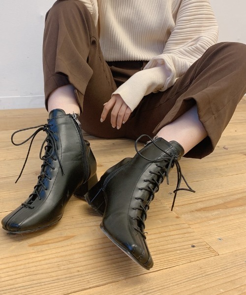 VANNIE U(ヴァニーユー)の「レースアップスクエアブーツ(ブーツ・レディース・ブラック/ナチュラル・SMALL/LARGE/MEDIUM)」の7枚目の写真