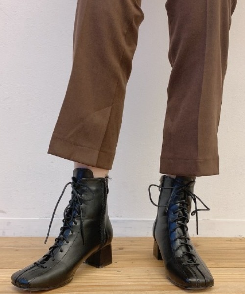 VANNIE U(ヴァニーユー)の「レースアップスクエアブーツ(ブーツ・レディース・ブラック/ナチュラル・SMALL/LARGE/MEDIUM)」の16枚目の写真