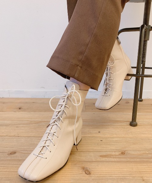 VANNIE U(ヴァニーユー)の「レースアップスクエアブーツ(ブーツ・レディース・ブラック/ナチュラル・SMALL/LARGE/MEDIUM)」の22枚目の写真