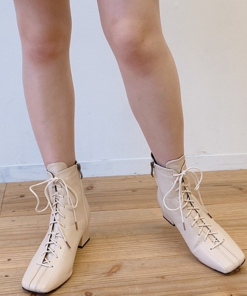 VANNIE U(ヴァニーユー)の「レースアップスクエアブーツ(ブーツ・レディース・ブラック/ナチュラル・SMALL/LARGE/MEDIUM)」の9枚目の写真