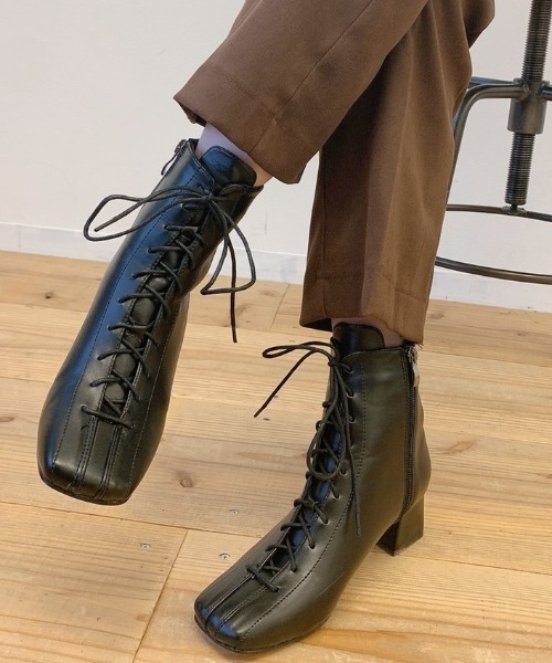 VANNIE U(ヴァニーユー)の「レースアップスクエアブーツ(ブーツ・レディース・ブラック/ナチュラル・SMALL/LARGE/MEDIUM)」の19枚目の写真