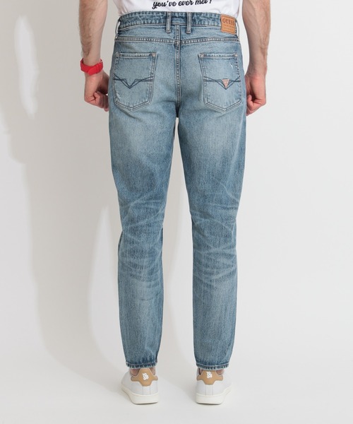 デニムティアーズ Guess（ゲス）の「DRAKE Low-Rise Regular Fit Tapered Denim