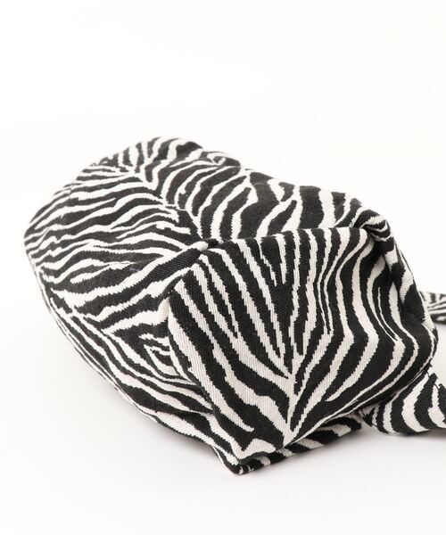 yuue' ( wear )（ユーイ）の「ゼブラ柄ジップショルダーバッグ（ショルダーバッグ・レディース・ゼブラ・FREE）」の14枚目の写真