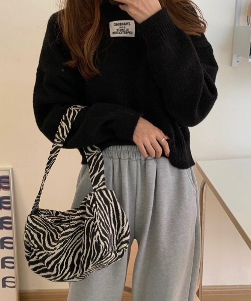 YOUHEE オフショルダー サイドギャザーオフショルダーカットソー
