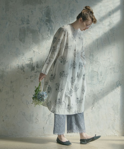 PUAL CE CIN(ピュアルセシン)の「線描き花束プリントワンピース(ワンピース・レディース・チャコール/ホワイト/グレイッシュベージュ・FREE)」の14枚目の写真