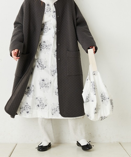 PUAL CE CIN(ピュアルセシン)の「線描き花束プリントワンピース(ワンピース・レディース・チャコール/ホワイト/グレイッシュベージュ・FREE)」の11枚目の写真