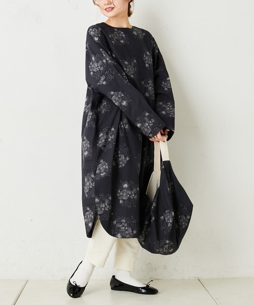 PUAL CE CIN(ピュアルセシン)の「線描き花束プリントワンピース(ワンピース・レディース・チャコール/ホワイト/グレイッシュベージュ・FREE)」の18枚目の写真