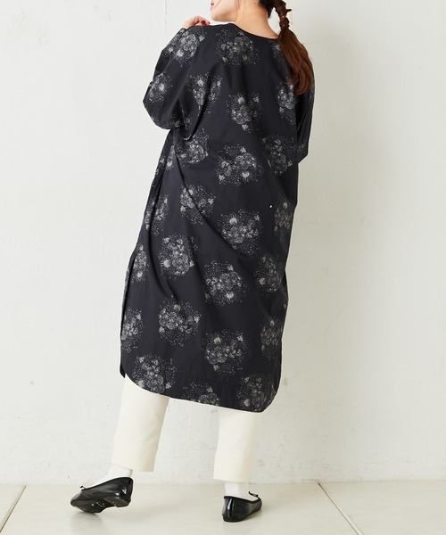 PUAL CE CIN(ピュアルセシン)の「線描き花束プリントワンピース(ワンピース・レディース・チャコール/ホワイト/グレイッシュベージュ・FREE)」の21枚目の写真