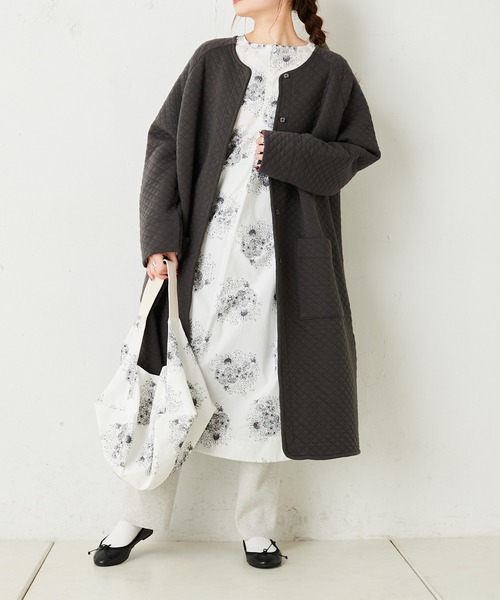 PUAL CE CIN(ピュアルセシン)の「線描き花束プリントワンピース(ワンピース・レディース・チャコール/ホワイト/グレイッシュベージュ・FREE)」の20枚目の写真