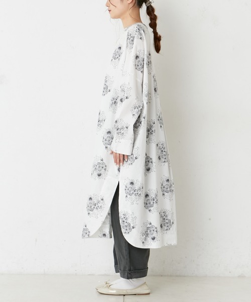 PUAL CE CIN(ピュアルセシン)の「線描き花束プリントワンピース(ワンピース・レディース・チャコール/ホワイト/グレイッシュベージュ・FREE)」の16枚目の写真