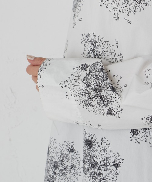 PUAL CE CIN(ピュアルセシン)の「線描き花束プリントワンピース(ワンピース・レディース・チャコール/ホワイト/グレイッシュベージュ・FREE)」の19枚目の写真