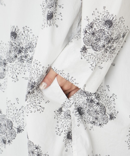 PUAL CE CIN(ピュアルセシン)の「線描き花束プリントワンピース(ワンピース・レディース・チャコール/ホワイト/グレイッシュベージュ・FREE)」の22枚目の写真